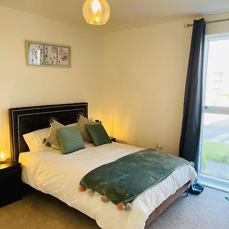 Deluxe 2-Bedroom Home Away Erith Екстериор снимка