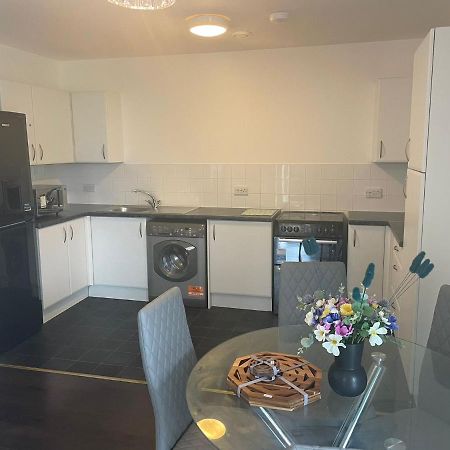 Deluxe 2-Bedroom Home Away Erith Екстериор снимка