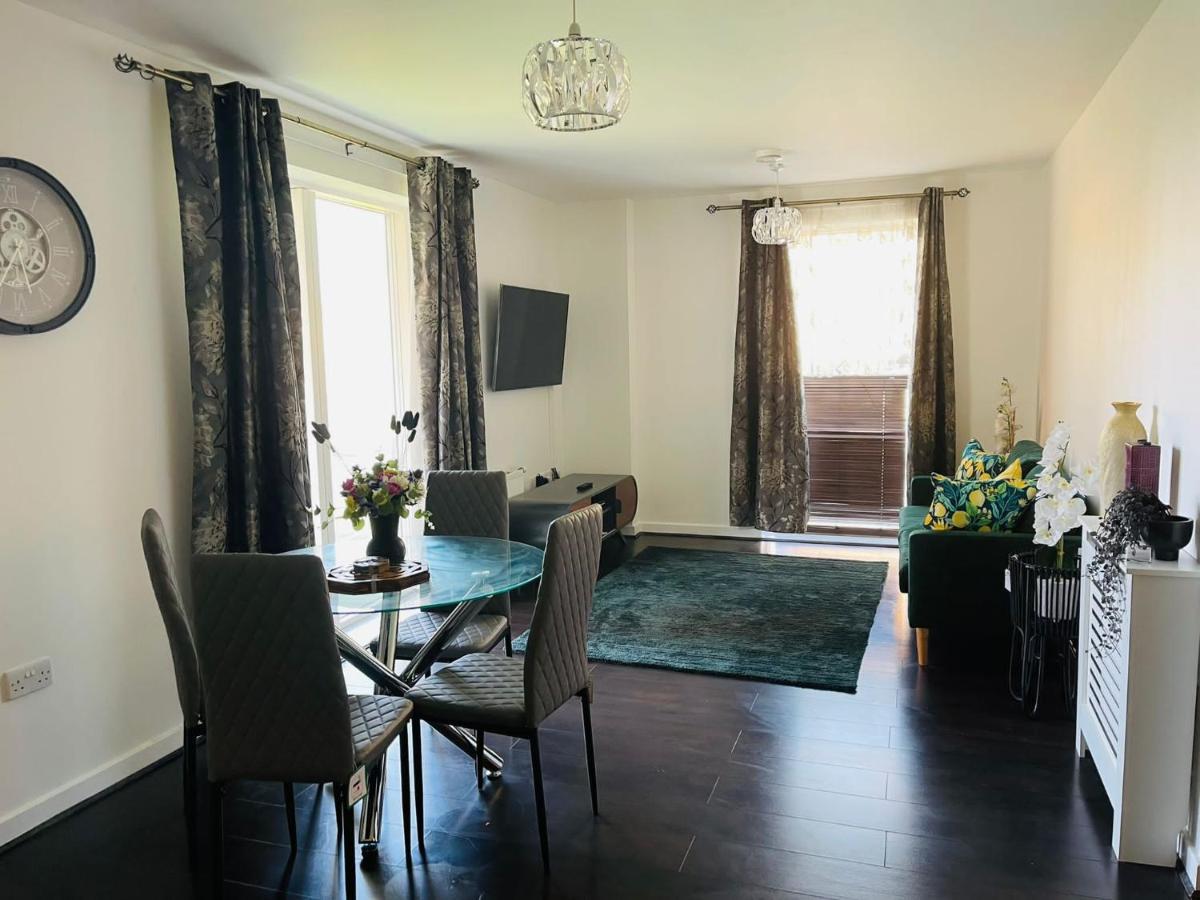 Deluxe 2-Bedroom Home Away Erith Екстериор снимка